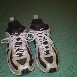 Nike running tennis shoes